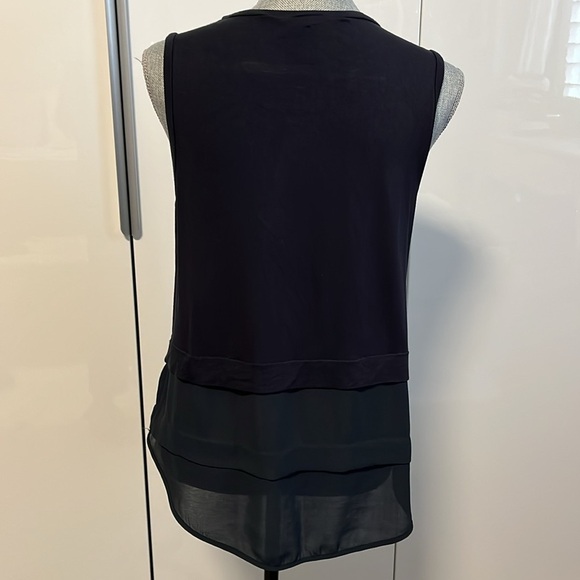 HOST PICK 💙 MICHAEL KORS NWOT Navy Sleeveless Layered Blouse Tank Top, Size M - Picture 5 of 10